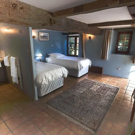 Les Quatre Siecles Bed & Breakfast Herce Exterior photo