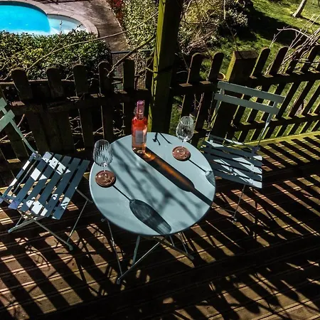 Les Quatre Siecles Bed & Breakfast Herce Exterior photo